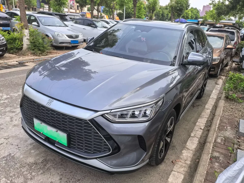BYD Song PLUS DM Song PLUS DM 2021 DM-i 110KM 2WD Flagship PLUS 5G Edition 2023 — photo 1, buy with delivery to Moscow