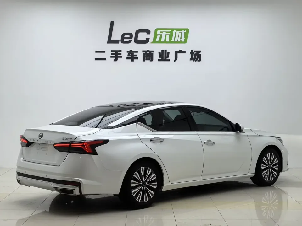 Nissan Altima Sound of nature 2022 2.0L XL-Upr Premium Edition 2024 — миниатюра 4