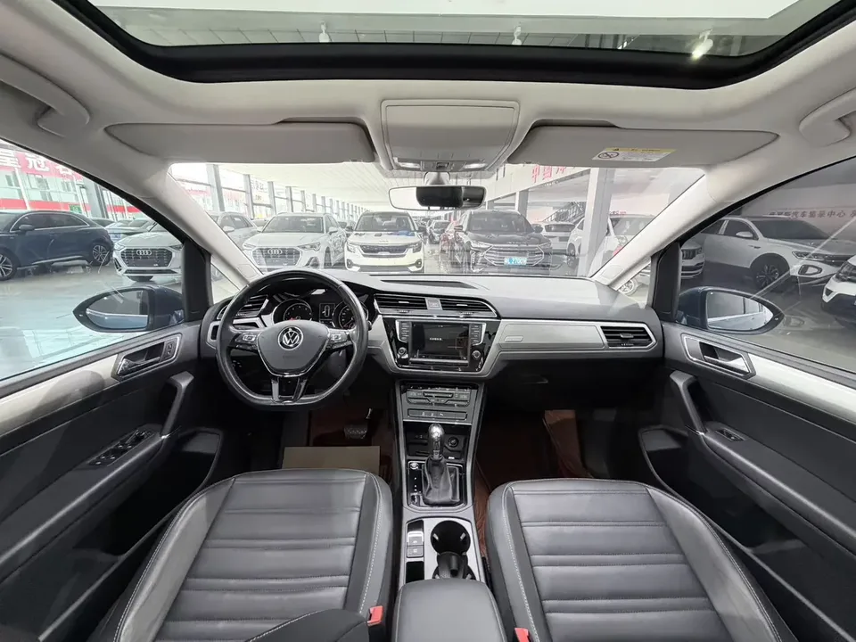 Volkswagen Touran L Touran L 2022 280TSI DSG Tuojie Deluxe Edition 7 Seaters 2022 — thumbnail 3