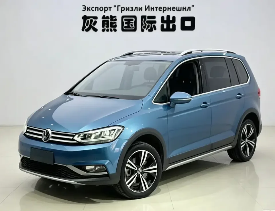 Volkswagen Touran L Touran L 2022 280TSI DSG Tuojie Deluxe Edition 7 Seaters 2022 — photo 1, buy with delivery to Moscow
