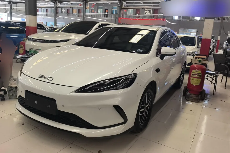 BYD Seal 05DM Seal 05DM 2025 DM-i 55KM Premium Edition 2025 — photo 1, buy with delivery to Moscow