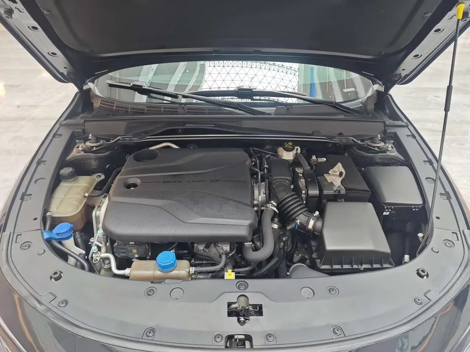 Changan UNI-V Changan UNI-V 2022 1.5T Sports Edition 2023 — thumbnail 2