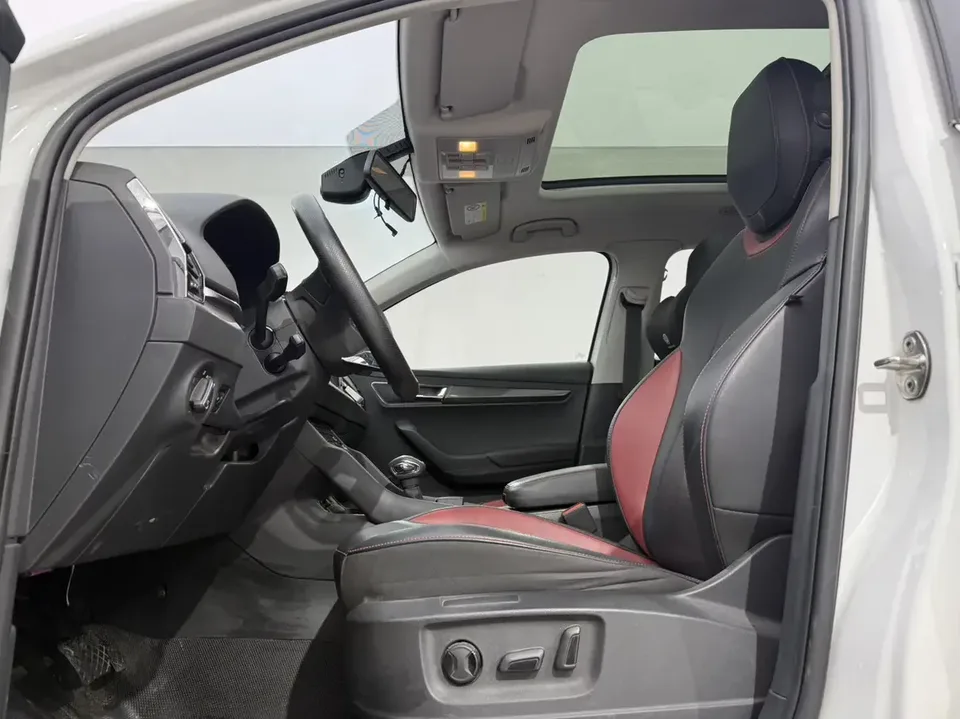 Skoda Karoq Korok 2023 TSI280 Luxury Edition 2023 — thumbnail 4