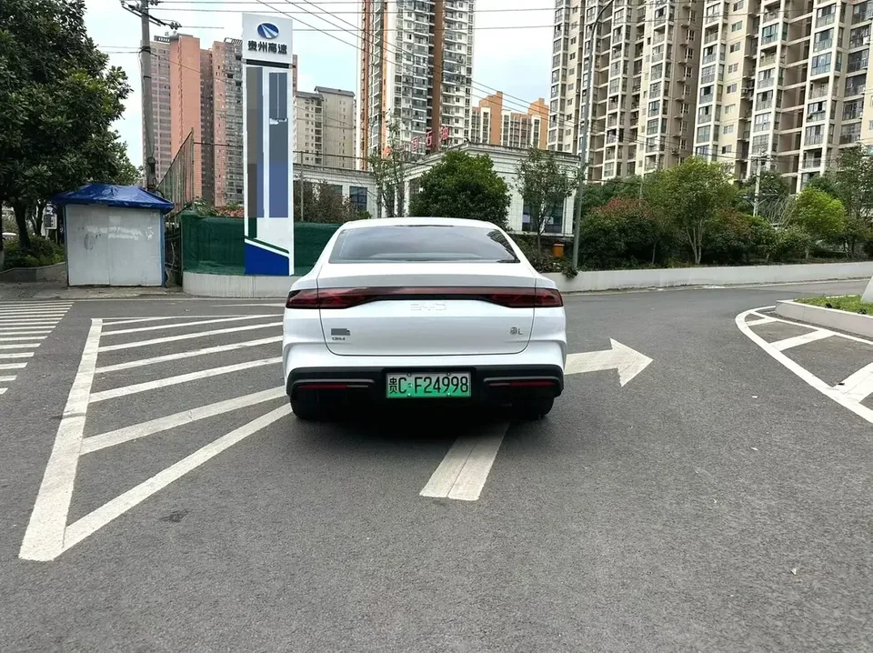 BYD Qin L DM Qin L DM 2024 DM-i 120KM Leading Type 2024 — thumbnail 4
