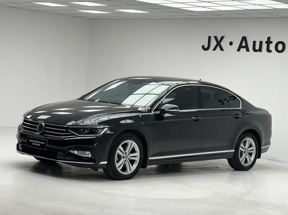 Volkswagen Magotan Magotan 2023 2 millionth anniversary edition 280TSI DSG comfort model 2023 — photo 1, buy with delivery to Moscow