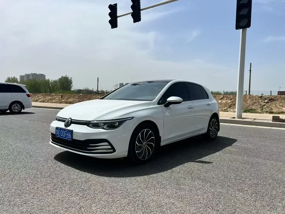 Volkswagen Golf golf 2021 200TSI DSG 2022 — photo 1, buy with delivery to Moscow