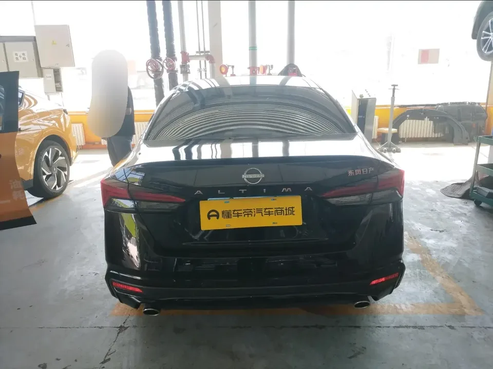 Nissan Altima Sound of nature 2024 2.0L SV Black Gold Edition 2025 — thumbnail 2