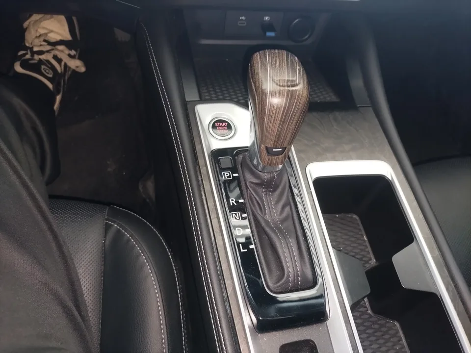 Nissan Altima Sound of nature 2024 2.0L SV Black Gold Edition 2025 — thumbnail 4
