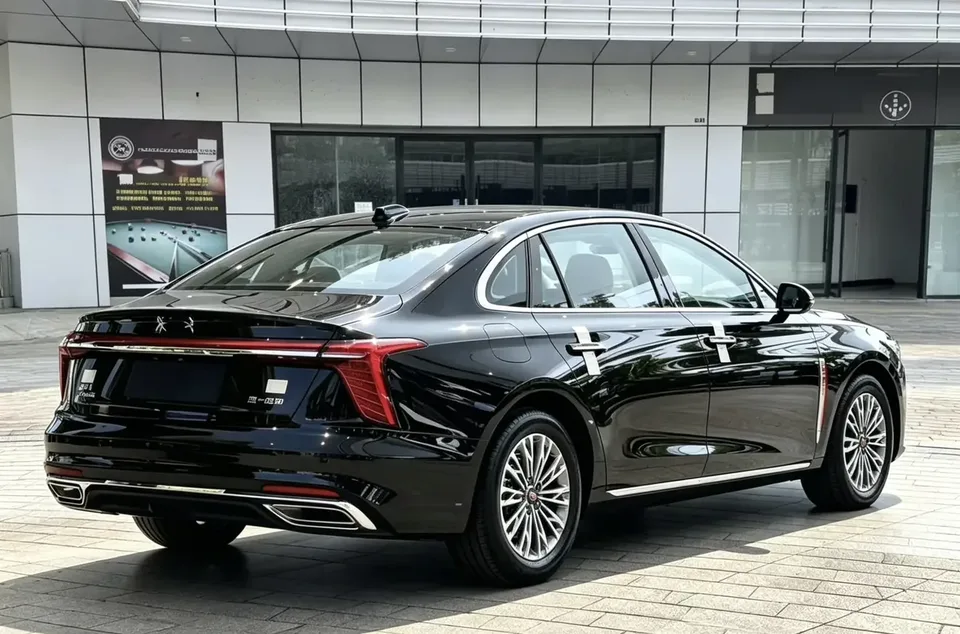 Hongqi H5 Hongqi H5 2024 1.5T DCT Zhilian Qiyue Edition 2024 — thumbnail 2