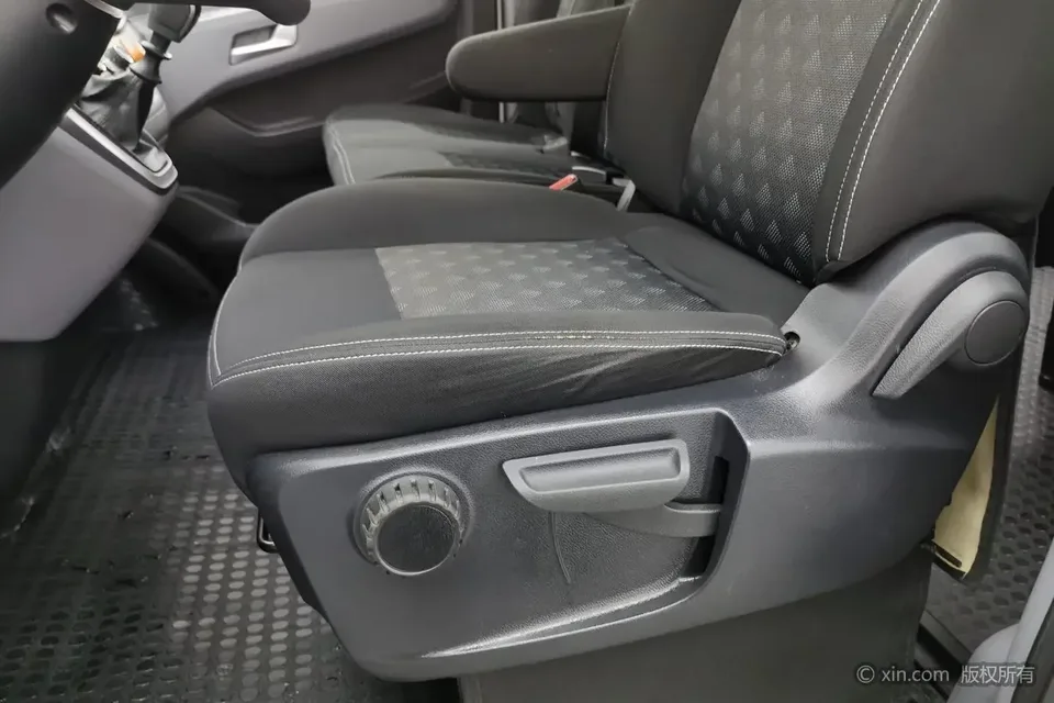 Datong Xintu V80 Xintu V80 2023 2.0T Manual Classic Aoyuntong Long Axis Mid-Top 6-9 Seaters 2023 — миниатюра 3
