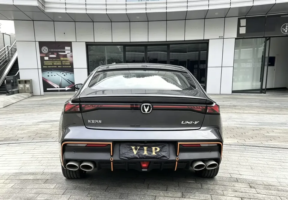 Changan UNI-V Changan UNI-V 2023 1.5T Sports Edition 2023 — thumbnail 2