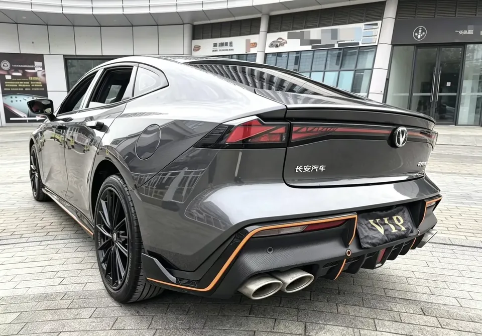 Changan UNI-V Changan UNI-V 2023 1.5T Sports Edition 2023 — thumbnail 4