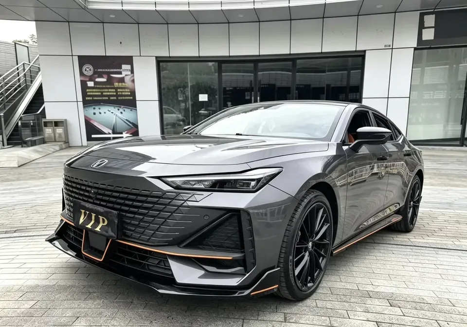Changan UNI-V Changan UNI-V 2023 1.5T Sports Edition 2023 — photo 1, buy with delivery to Moscow