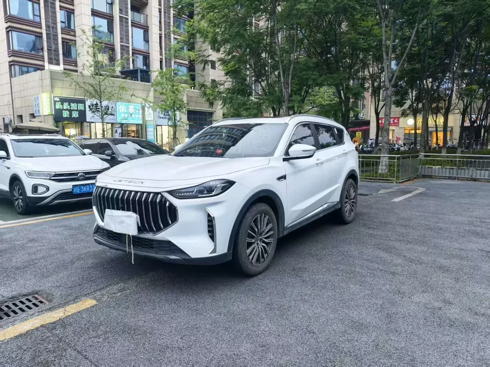 Jetour Jietu X70 PLUS Jietu X70 PLUS 2024 Champion Edition 1.5T DCT Champion PRO 5-seater 2024 — photo 1, buy with delivery to Moscow