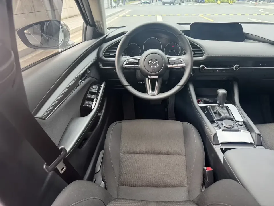 Mazda Axela Mazda3 Angkesela 2023 2.0L Automatic Elegant Edition 2024 — thumbnail 4