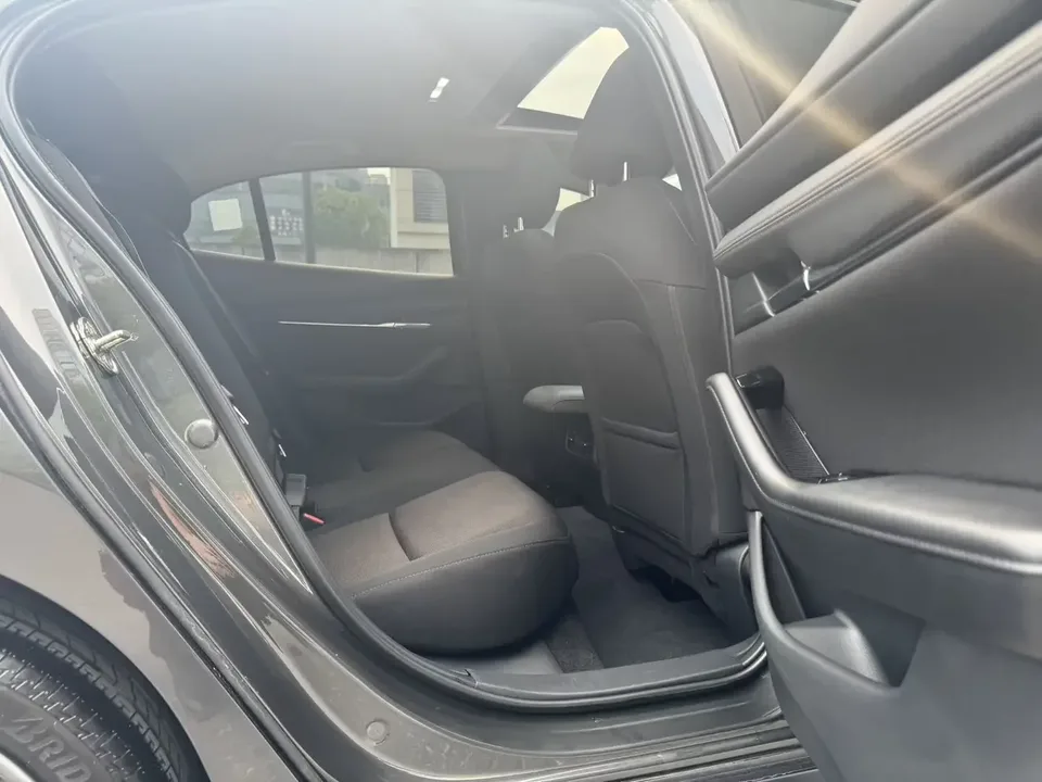 Mazda Axela Mazda3 Angkesela 2023 2.0L Automatic Elegant Edition 2024 — thumbnail 5