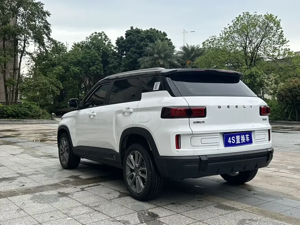 Geely ICON Geely ICON 2025 1.5TD Linglong Jinxi Edition 2025 — thumbnail 4
