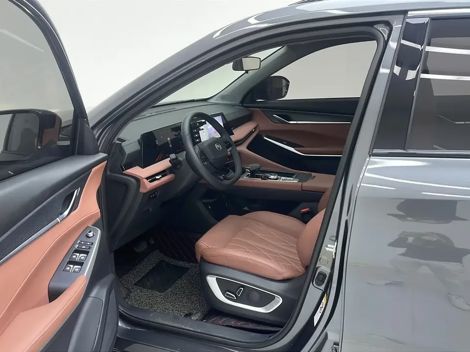 Changan CS75PLUS Changan CS75 PLUS 2024 The third generation champion version 1.5T automatic intelligent driving strong navigation 2024 — thumbnail 5