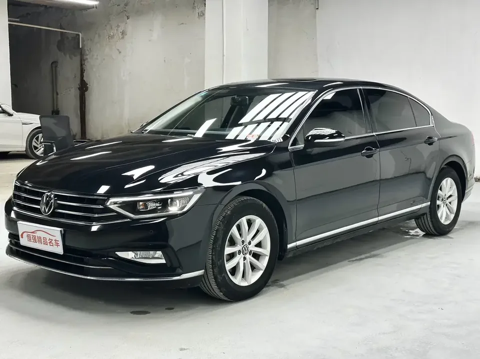 Volkswagen Magotan Magotan 2020 280TSI DSG Comfort 2022 — photo 1, buy with delivery to Moscow