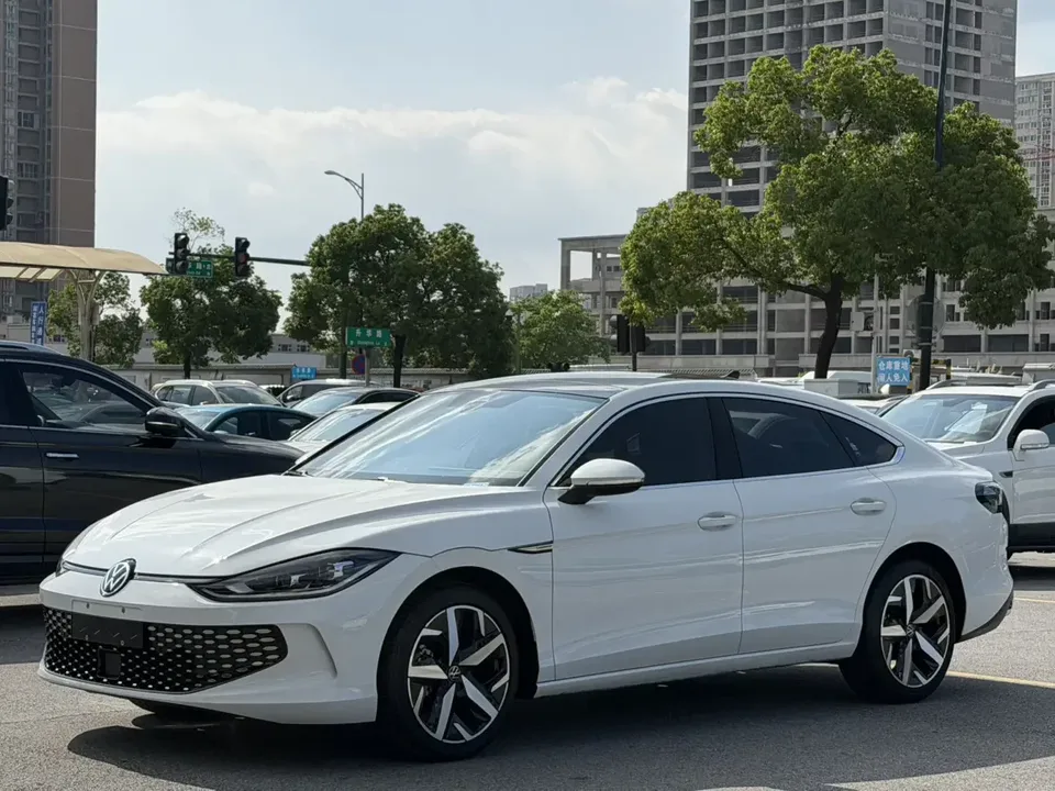Volkswagen Lamando Lingdu 2023 Lingdu L 280TSI DSG Cool Edition 2023 — photo 1, buy with delivery to Moscow