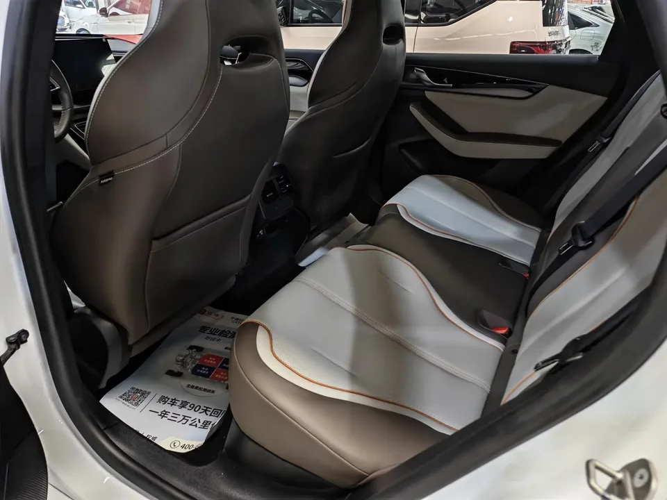 BYD Qin PLUS DM Qin PLUS DM 2023 DM-i Champion Edition 55KM Exceeding Type 2023 — миниатюра 3
