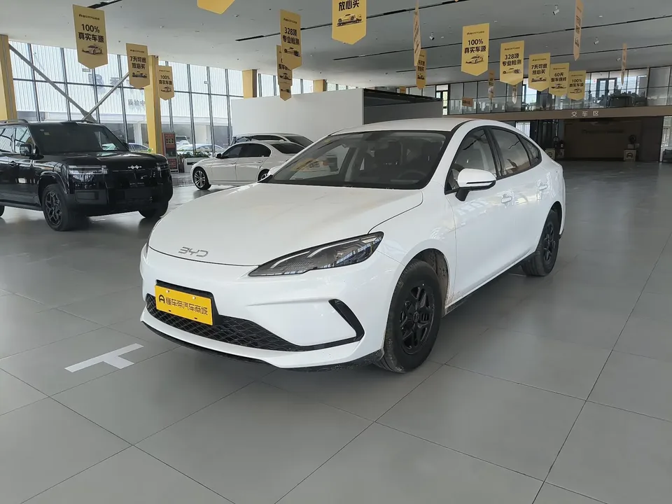 BYD Seal 05DM Seal 05DM 2026 DM-i 128KM Luxury 2026 — photo 1, buy with delivery to Moscow
