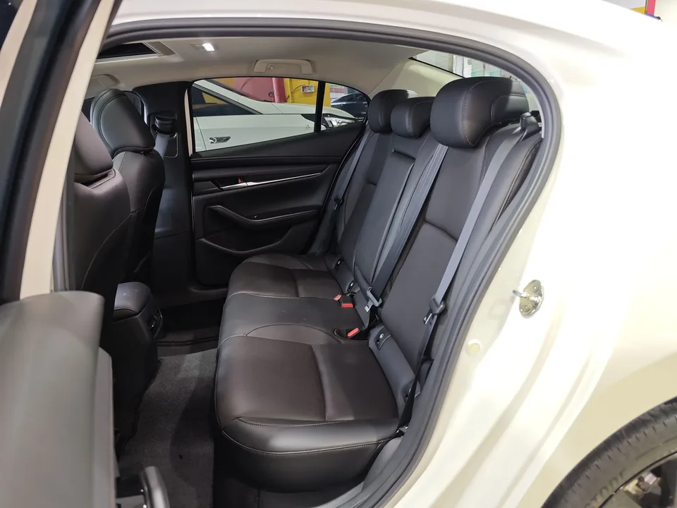 Mazda Axela Mazda3 Angkesela 2022 2.0L Automatic Premium Edition 2022 — thumbnail 3