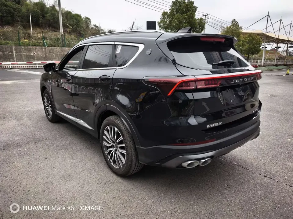 Jetour Jietu X70 PLUS Jietu X70 PLUS 2024 Champion Edition 1.5T DCT Champion PRO 7 Seaters 2025 — thumbnail 2