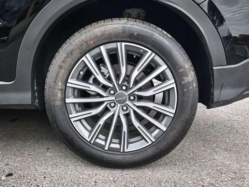 Jetour Jietu X70 PLUS Jietu X70 PLUS 2024 Champion Edition 1.5T DCT Champion PRO 7 Seaters 2025 — thumbnail 3