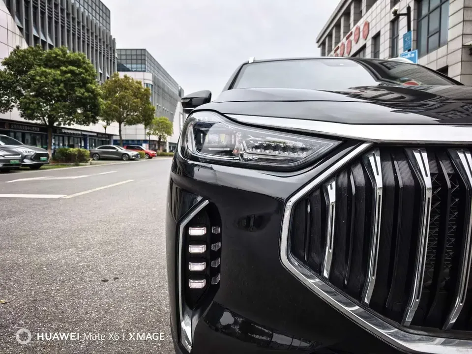 Jetour Jietu X70 PLUS Jietu X70 PLUS 2024 Champion Edition 1.5T DCT Champion PRO 7 Seaters 2025 — thumbnail 4