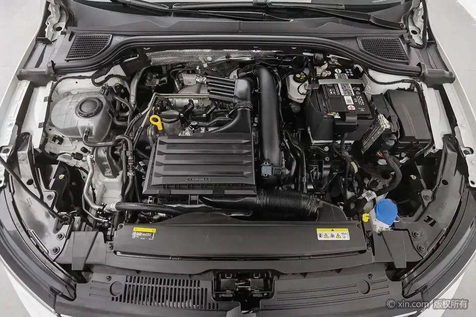 Volkswagen Golf golf 2023 280TSI DSG R-Line facelift 2024 — thumbnail 2