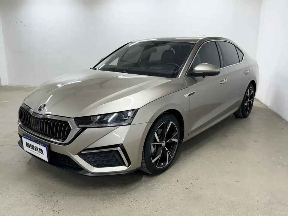 Skoda Octavia Octavia 2022 PRO TSI280 DSG Luxury Edition 2022 — photo 1, buy with delivery to Moscow