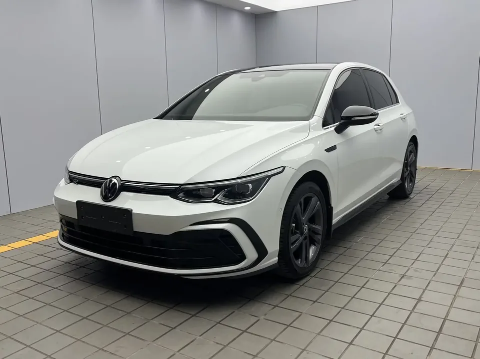 Volkswagen Golf golf 2021 280TSI DSG R-Line 2022 — фото 1, купить с доставкой в Москву