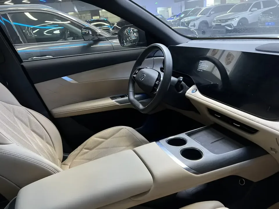 Changan CS75PLUS Changan CS75 PLUS 2025 The fourth generation 1.5T new Blue Whale smart flagship model 2024 — thumbnail 4