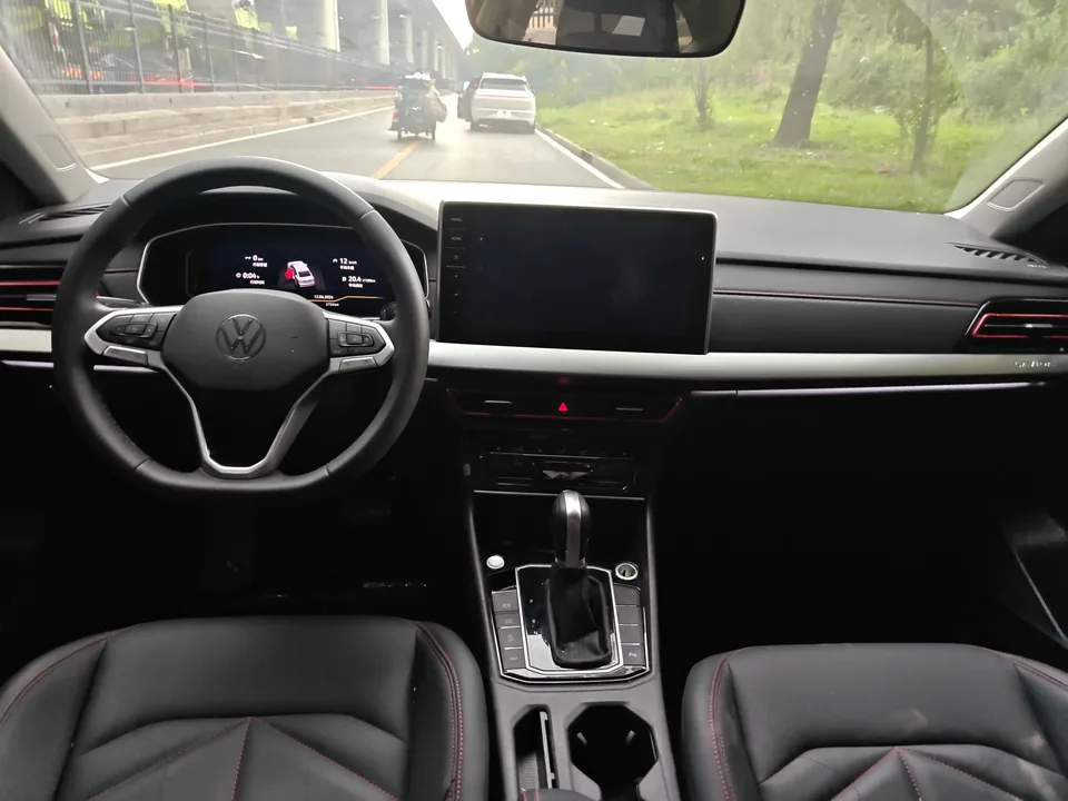Volkswagen Lavida Lavida 2025 300TSI DSG Starry Sky Leading Edition 2024 — thumbnail 3