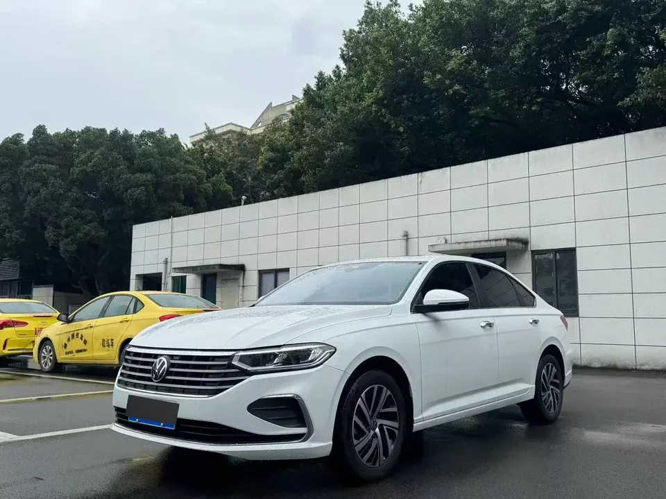 Volkswagen Lavida Lavida 2023 300TSI DSG Full Elegance Edition 2024 — фото 1, купить с доставкой в Москву