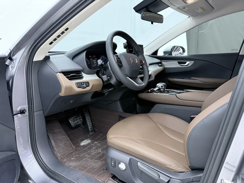 Hongqi E-QM5 Hongqi E-QM5 2024 610KM PLUS version 100kW 2024 — миниатюра 4