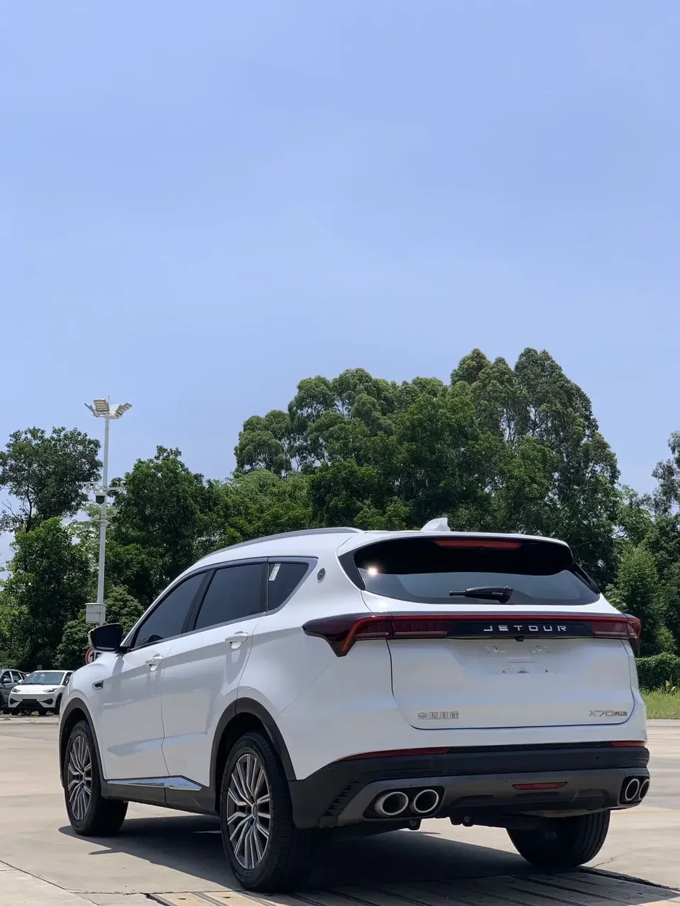 Jetour Jietu X70 PLUS Jietu X70 PLUS 2023 1.5T DCT Brave PLUS 5-seater 2023 — миниатюра 4