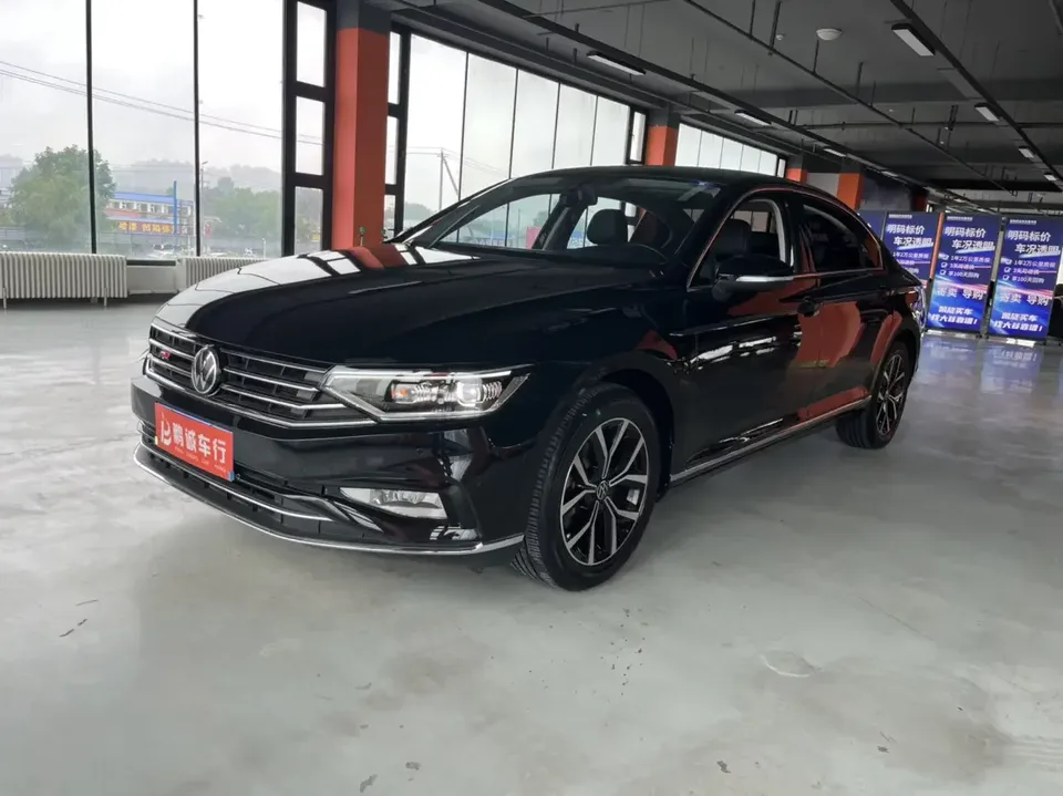 Volkswagen Magotan Magotan 2020 280TSI DSG Comfort 2022 — photo 1, buy with delivery to Moscow