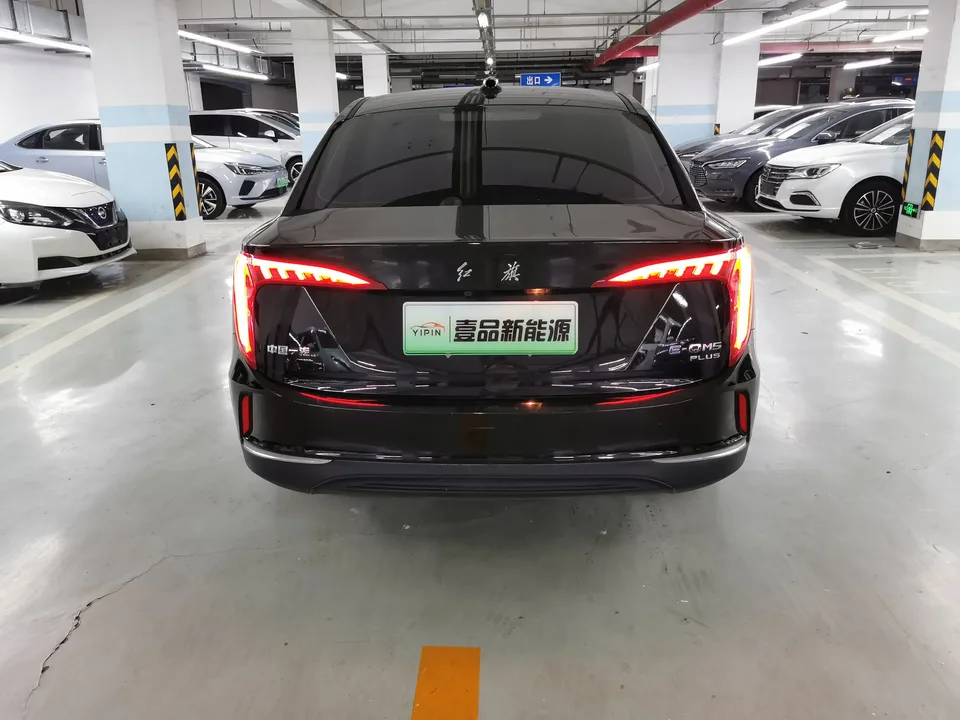 Hongqi E-QM5 Hongqi E-QM5 2023 560KM PLUS version 140kW 2023 — миниатюра 2