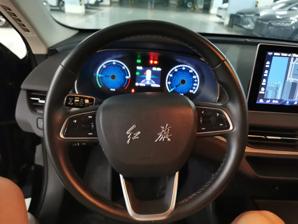 Hongqi E-QM5 Hongqi E-QM5 2023 560KM PLUS version 140kW 2023 — миниатюра 4