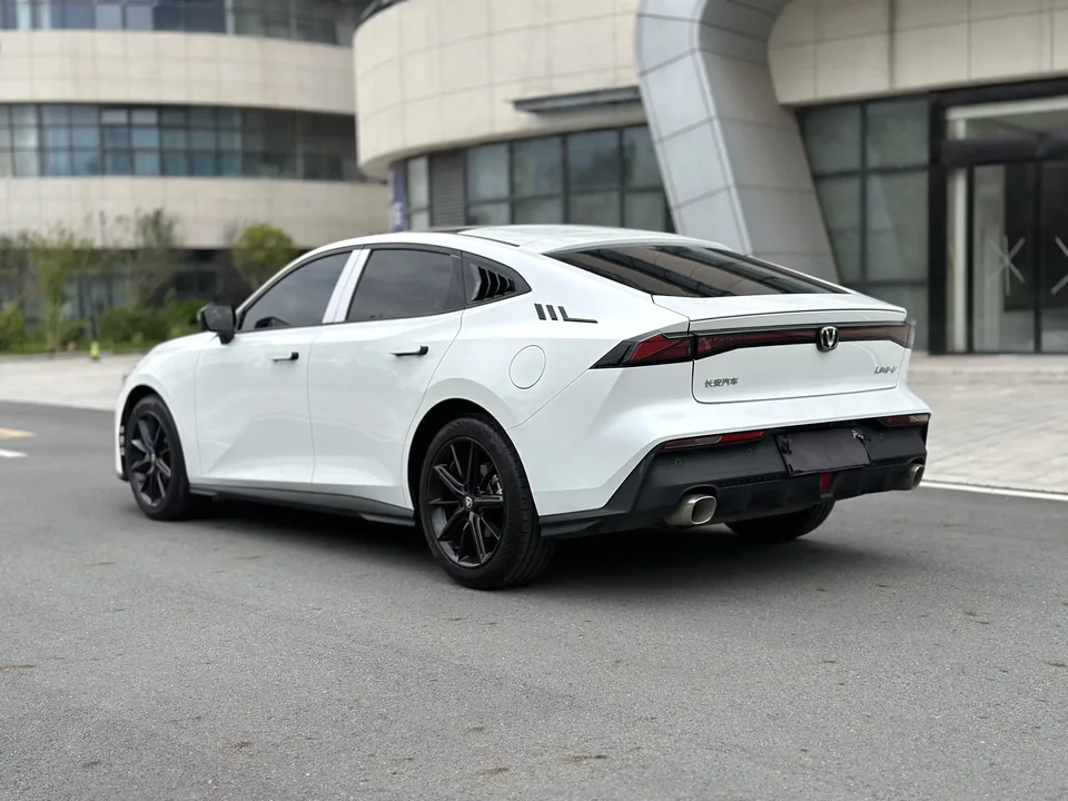 Changan UNI-V Changan UNI-V 2024 1.5T Premium 2024 — thumbnail 4