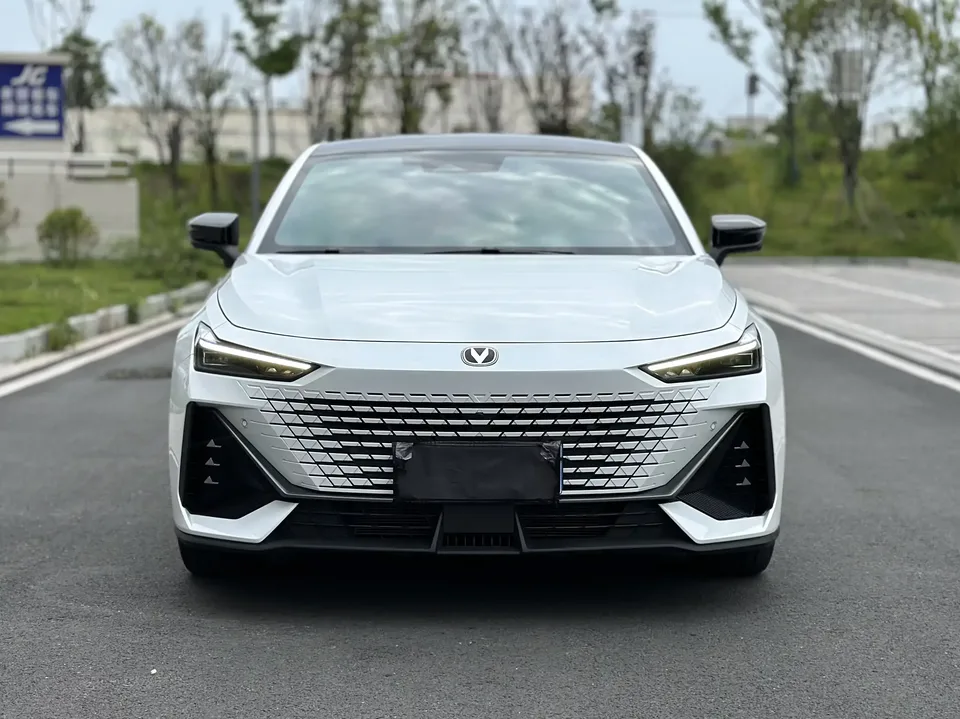 Changan UNI-V Changan UNI-V 2024 1.5T Premium 2024 — photo 1, buy with delivery to Moscow