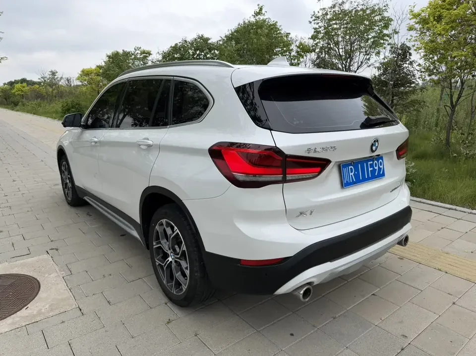 BMW X1 BMW X1 2022 sDrive20Li Fashion 2023 — миниатюра 2