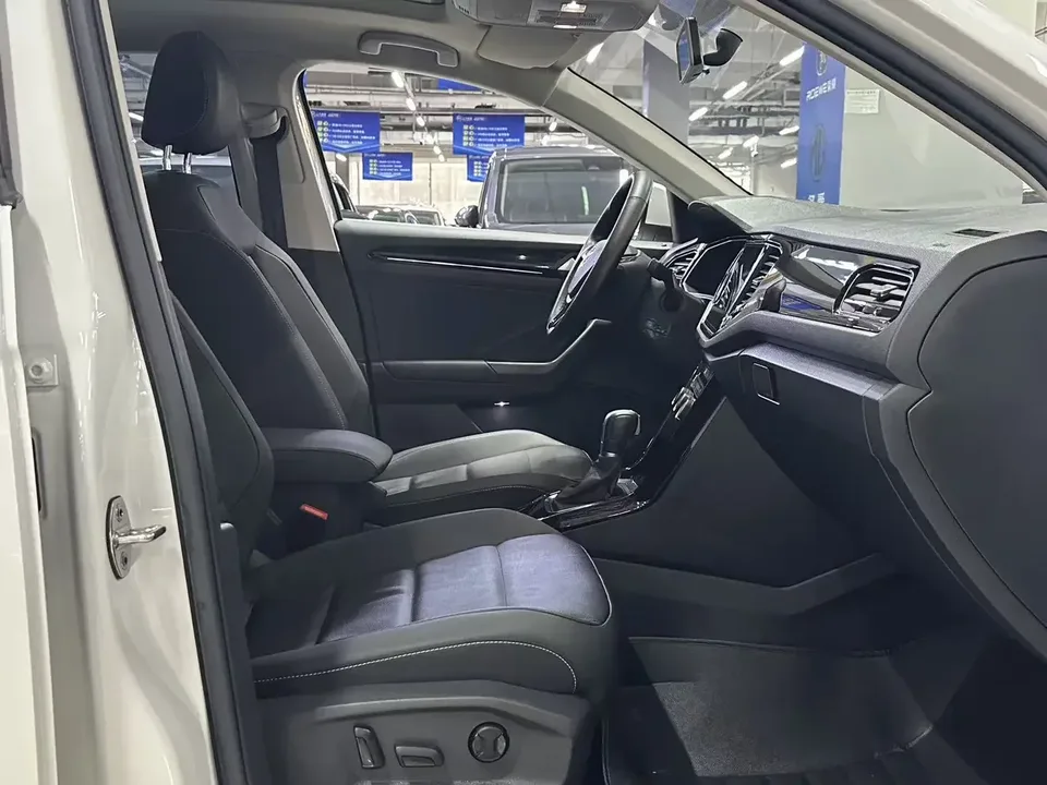 Volkswagen T-Roc TANG 2022 280TSI DSG 2WD Comfort PLUS 2023 — миниатюра 3