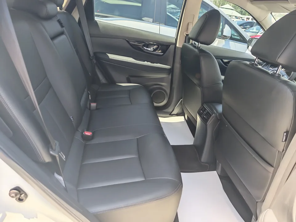 Nissan X-Trail Qijun 2025 Honor 2.0L 2WD Leading Edition 2026 — thumbnail 4