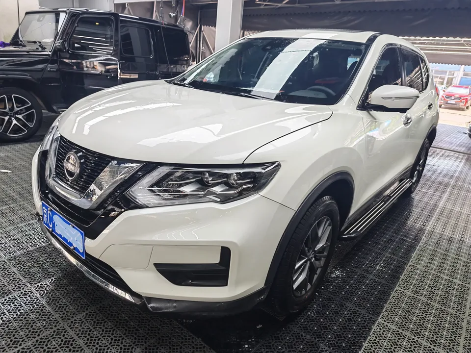 Nissan X-Trail Qijun 2025 Honor 2.0L 2WD Leading Edition 2026 — photo 1, buy with delivery to Moscow