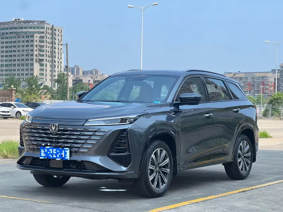 Changan CS75PLUS Changan CS75 PLUS 2025 Third Generation Champion Edition 1.5T Automatic Sporty Model 2026 — photo 1, buy with delivery to Moscow