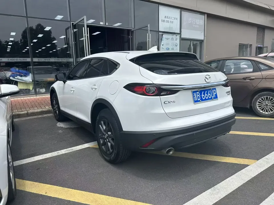 Mazda CX-4 Mazda CX-4 2021 2.0L 2WD Blue Sky Premium Edition 2022 — thumbnail 2