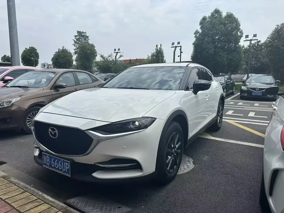 Mazda CX-4 Mazda CX-4 2021 2.0L 2WD Blue Sky Premium Edition 2022 — photo 1, buy with delivery to Moscow